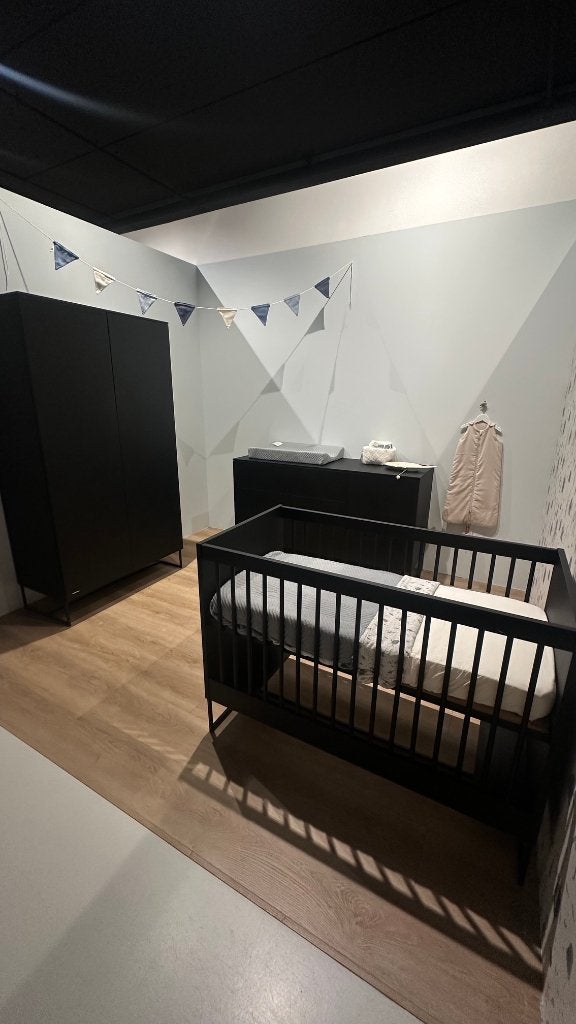 Babykamer Intense Zwart Kidsmill, Ophalen, 50 tot 70 cm, 105 cm of meer, 100 cm of meer