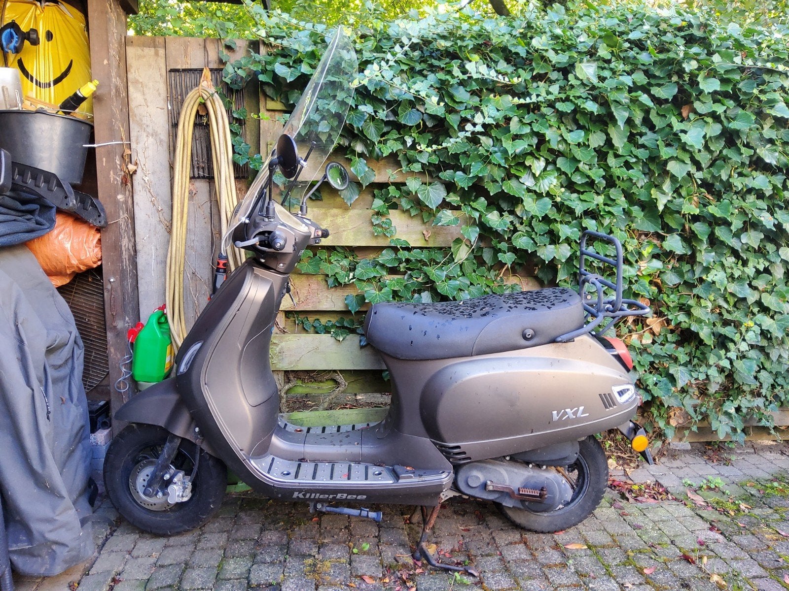 Killerbee VXL scooter incl. regendeken en windscherm, Fietsen en Brommers, Gebruikt, Benzine, Ophalen, Overige merken