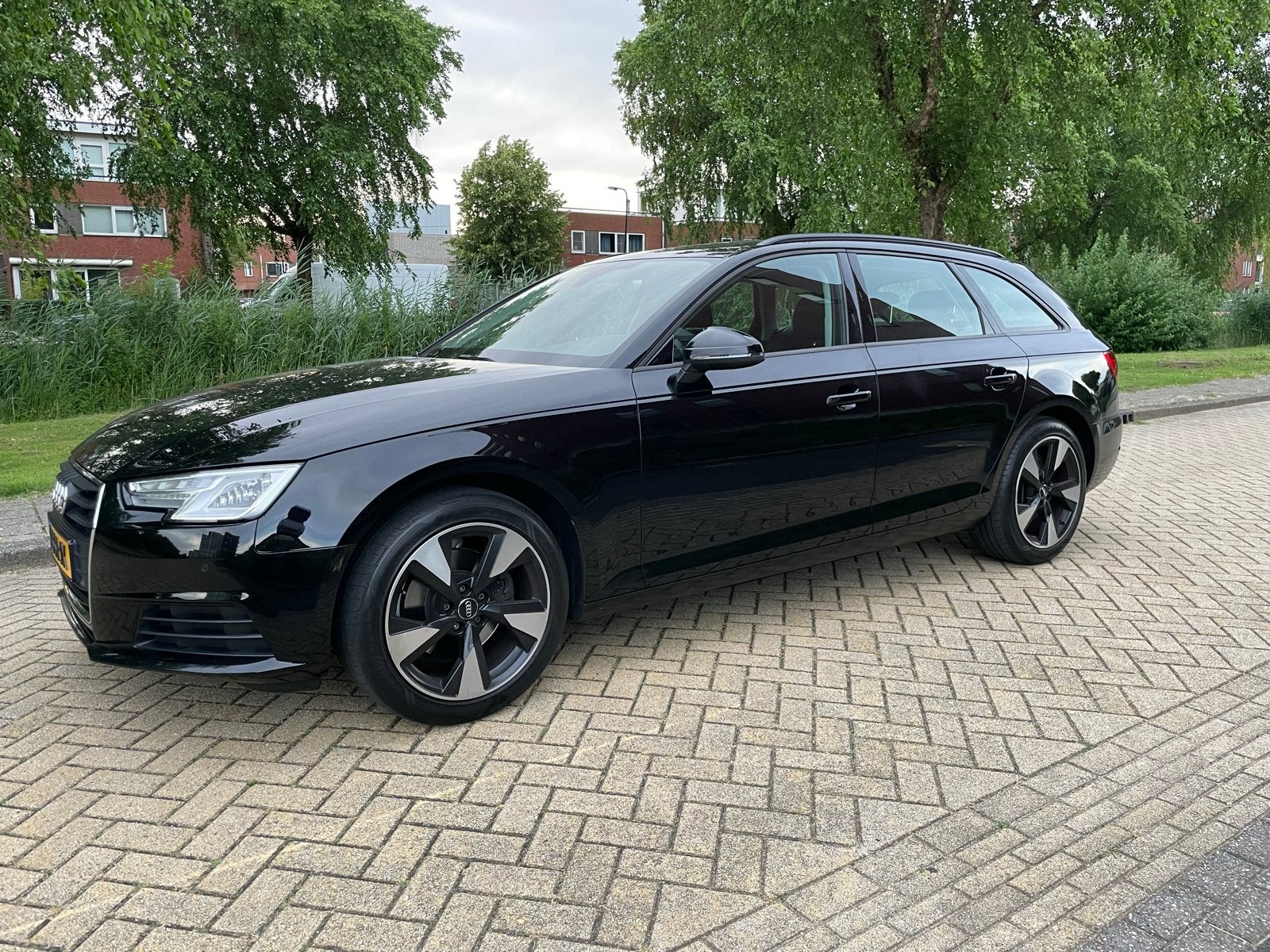 Audi A4 2.0 Tfsi Ultra 140KW AV S-t7 2016 Zwart, Auto's, Audi, Stof, Euro 6, 1984 cc, 1435 kg