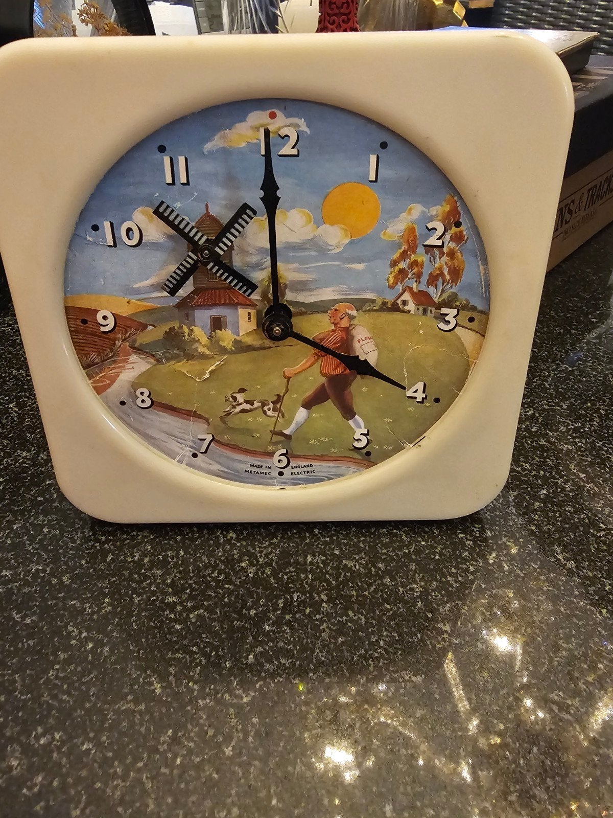 Metamec Bakeliet Wandklok met Bewegende Molenwieken, Antiek en Kunst, Ophalen of Verzenden
