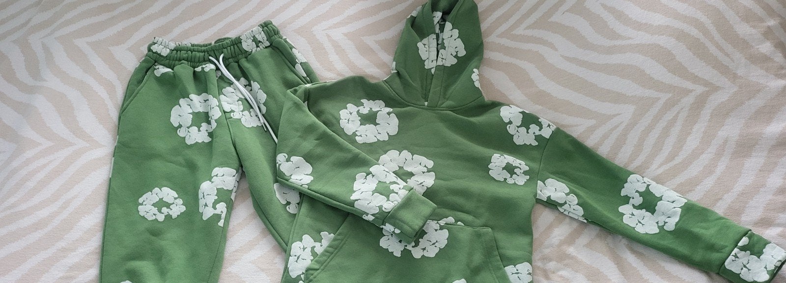 Groen joggingpak met wolkjesprint denim tears 1:1, Ophalen of Verzenden, Maat 34 (XS) of kleiner, Lang, Groen