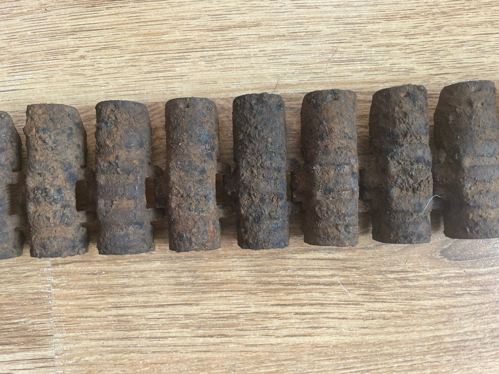 Ww2 wo2 duitse bodemvonst 20mm munitieschakels, Ophalen of Verzenden, Duitsland