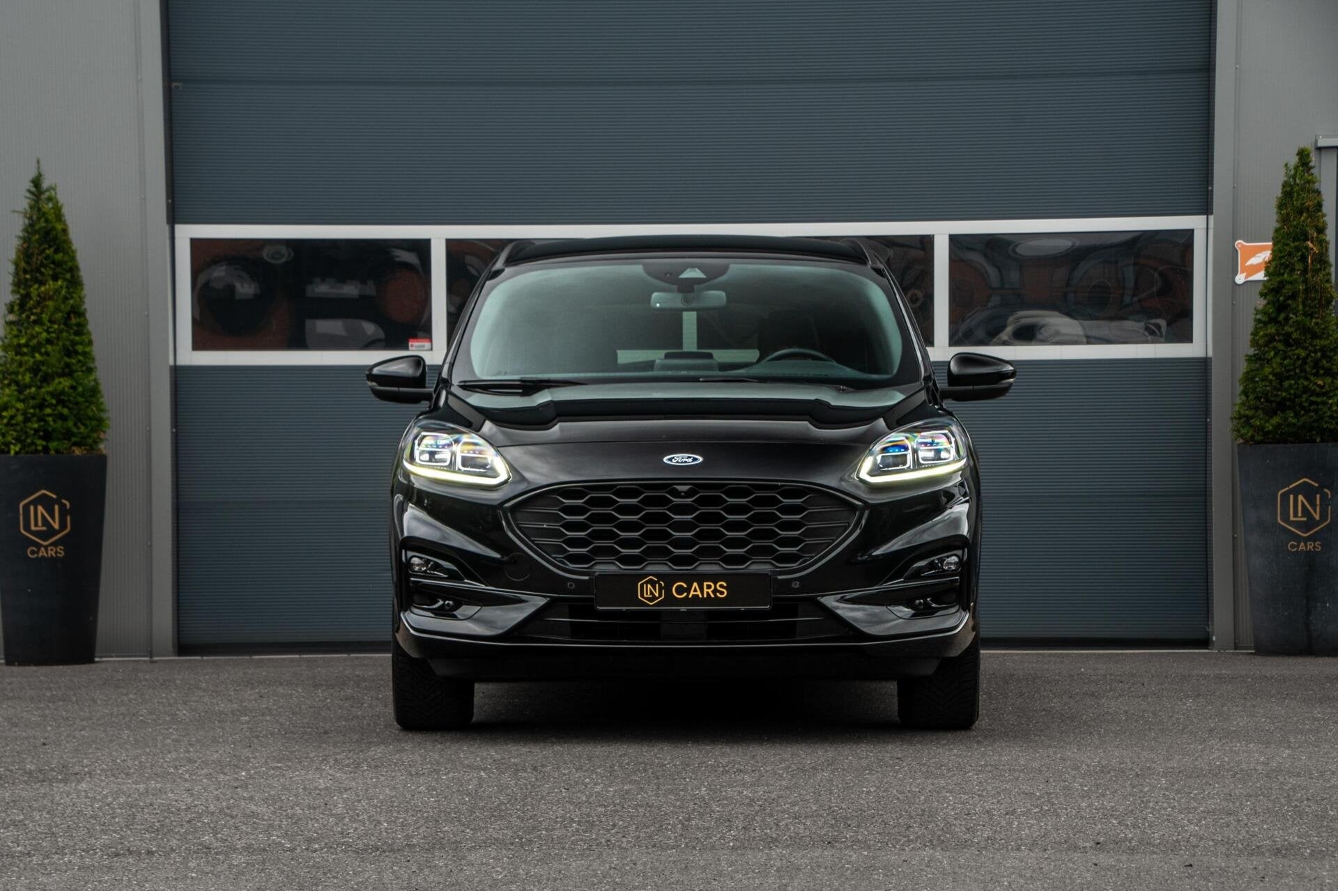 Ford Kuga 2.5 PHEV ST-Line | Trekhaak | Keyless | Camera, Auto's, Ford, Gebruikt, Met garantie (alle), Zwart, Bedrijf