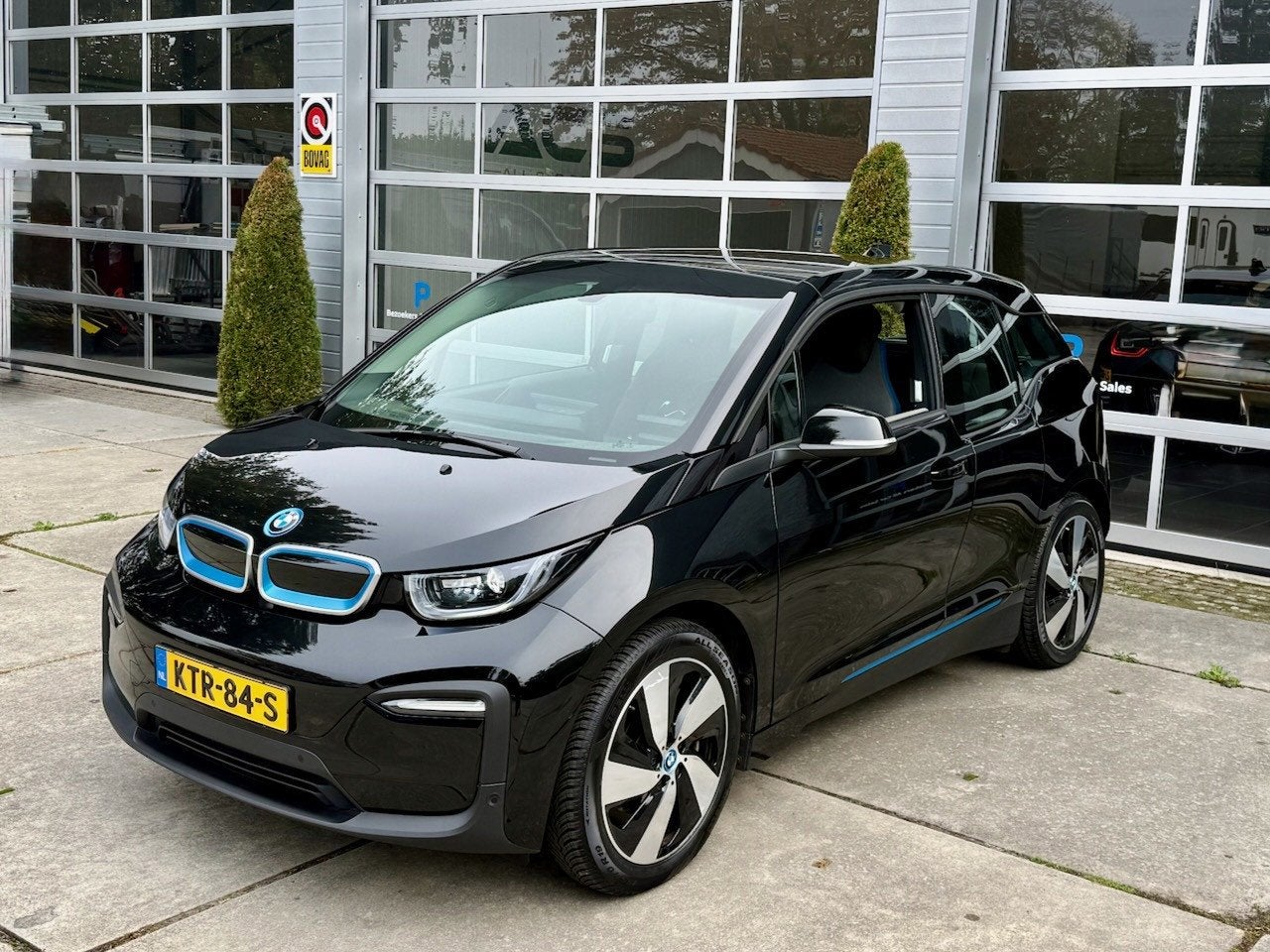 BMW I3 120Ah 42 kWh|Pro scherm|W-pomp|CCS laden|camera, Auto's, Automaat, Dealer onderhouden, 4 stoelen, Zwart