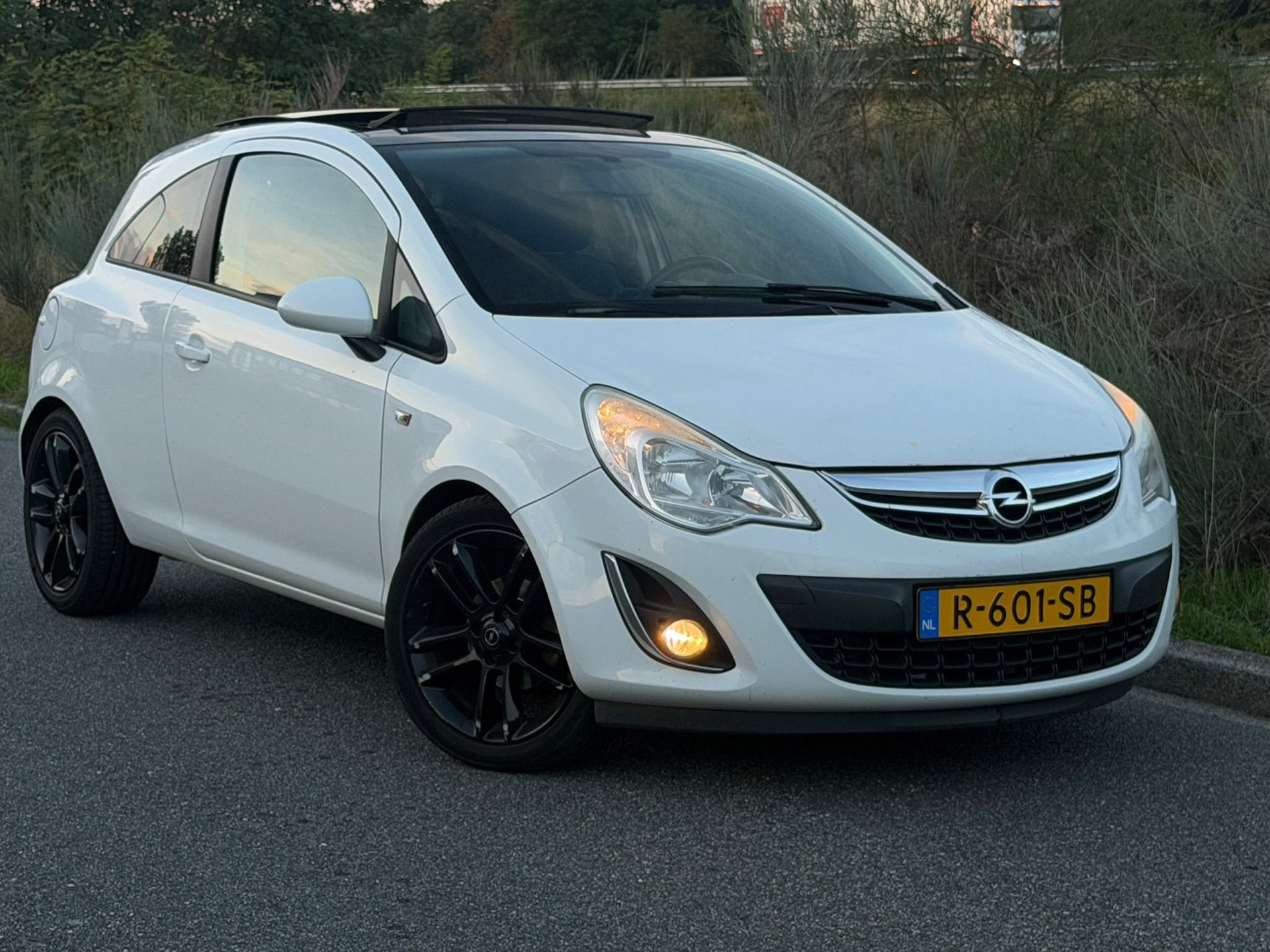 Opel Corsa 1.4-16V PANO AIRCO STUURVERW STOELVERW MULTIF STU, Voorwielaandrijving, Euro 5, 101 pk, 1398 cc