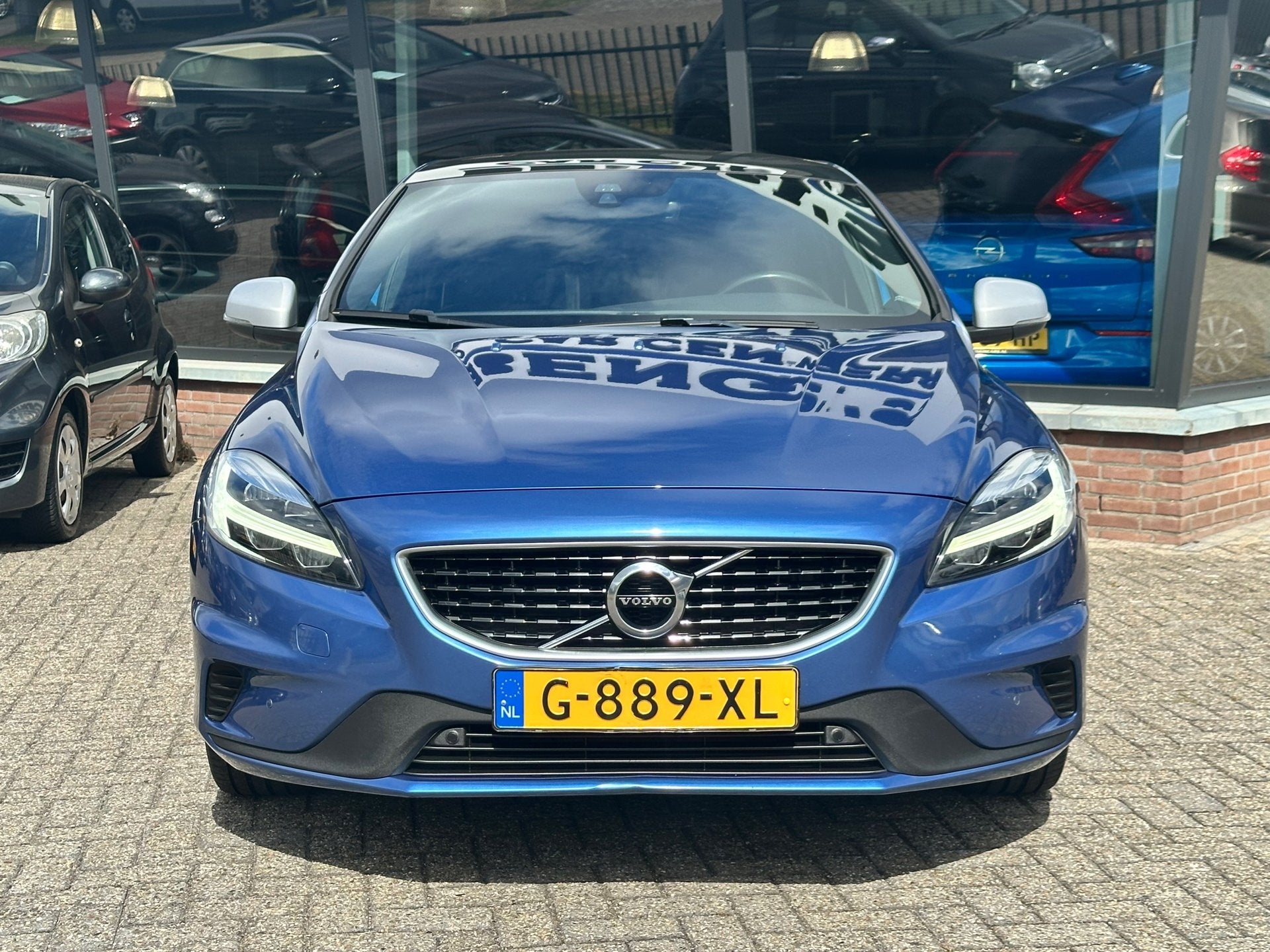 Volvo V40 1.5 T3 R-Desing Polar+ Sport LED_PANO_CAM_HARMAN K, Auto's, Volvo, 4 cilinders, 700 kg, Blauw, Origineel Nederlands