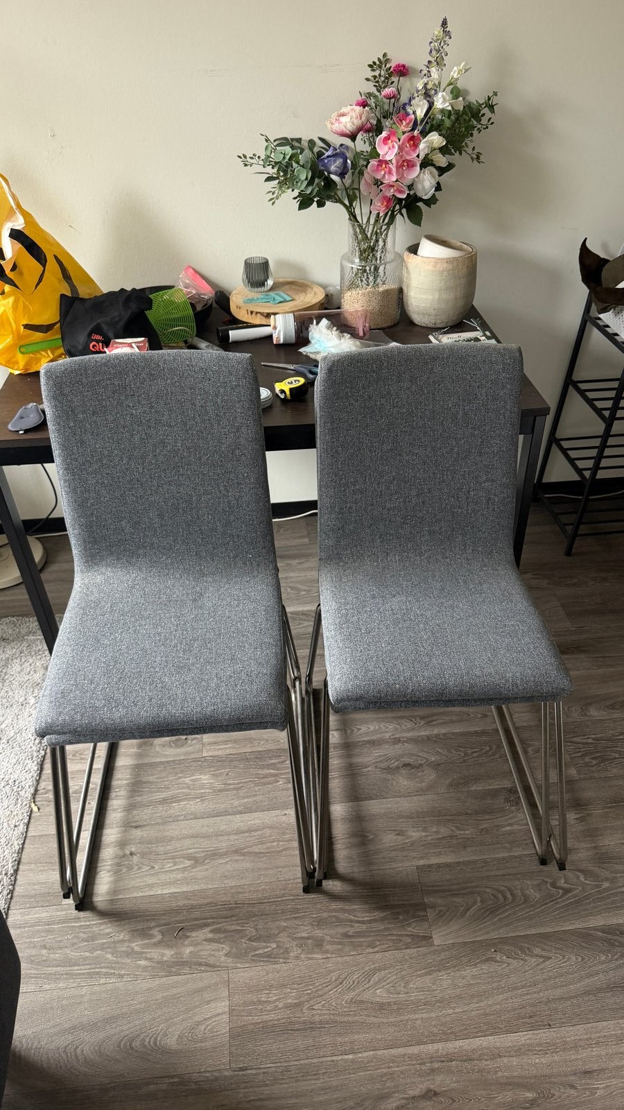 Set van 4 grijze eetkamerstoelen met metalen onderstel, Ophalen, Gebruikt, Vier, Metaal