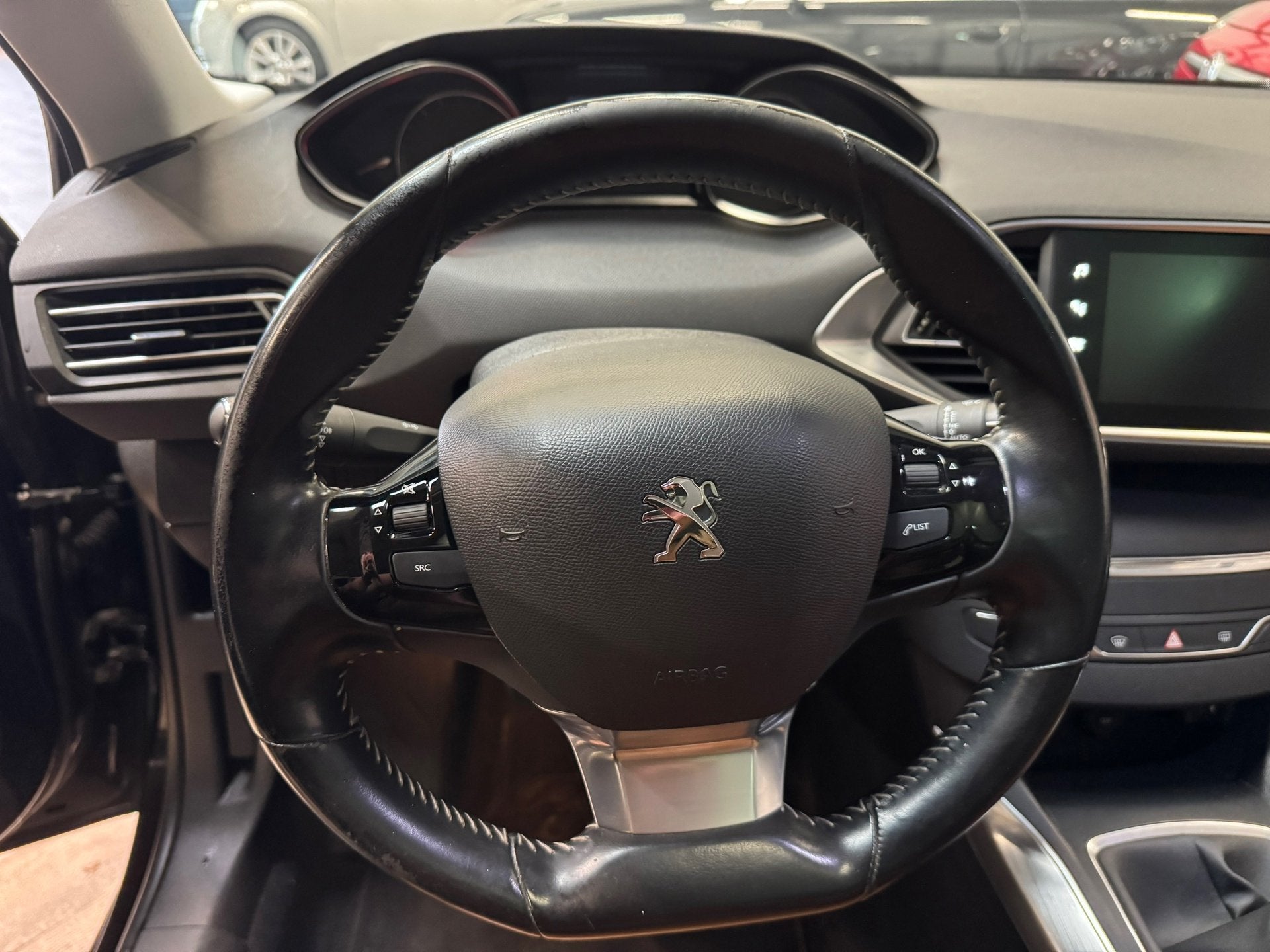 Foto 20 van Peugeot 308 SW 1.2 PureTech Blue Lease Premium / LEDER / PAN