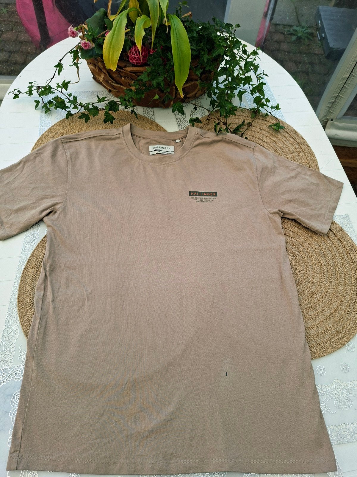 Hallinger T-shirt Maat L - Beige met Andes print, Kleding | Heren, Maat 52/54 (L), Hallinger, Beige, Ophalen of Verzenden