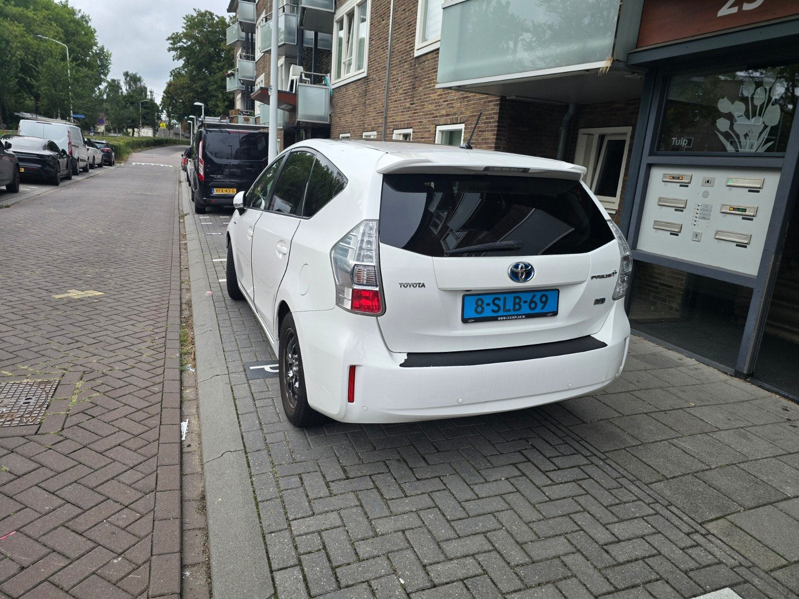 Toyota Prius Wagon 1.8 taxi klaar, Auto's, 4 cilinders, 7 stoelen, Wit, Origineel Nederlands