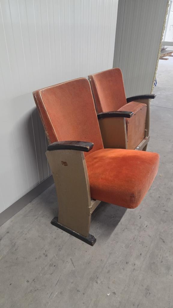 Vintage bioscoopstoelen, Ophalen