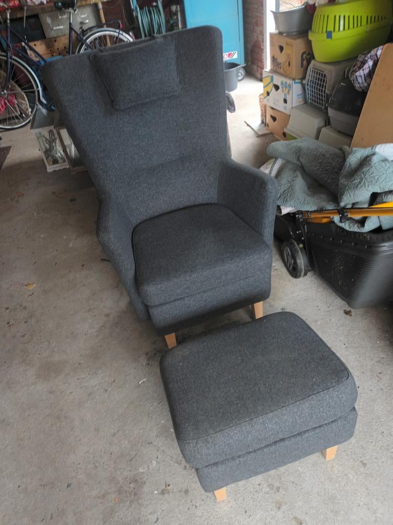 Fauteuil met voetenbankje, Ophalen, Zo goed als nieuw, 50 tot 75 cm