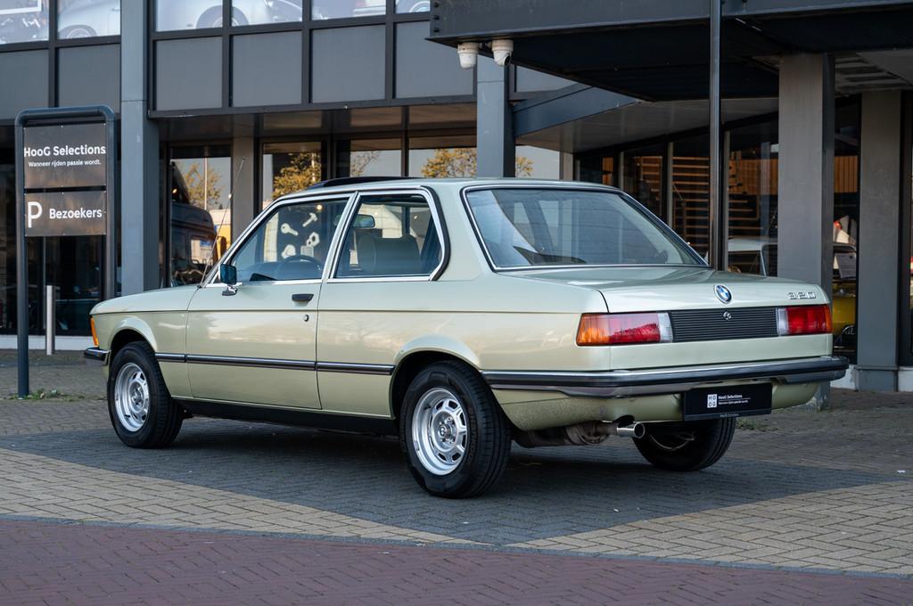 BMW 3-serie 320 E21 (bj 1979), Auto's, Oldtimers, Stof, Overige kleuren, 4 stoelen, 122 pk