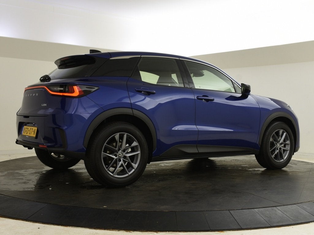 Lexus LBX 2WD Comfort Plus | Keyless | Parkeersensoren | Bli, Auto's, Gebruikt, 750 kg, Blauw, Bedrijf