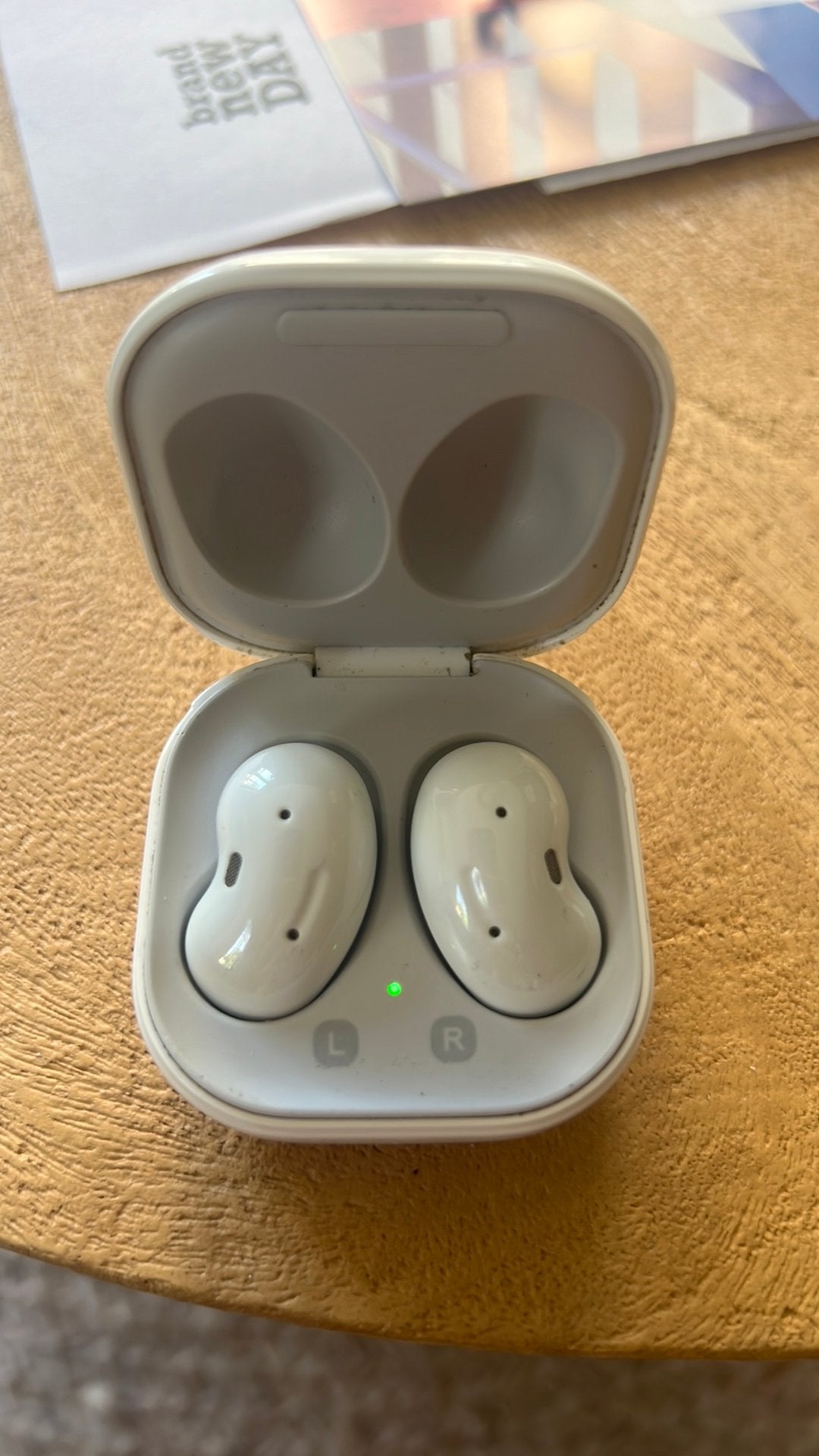 Samsung galaxy buds live, Ophalen of Verzenden, Zo goed als nieuw