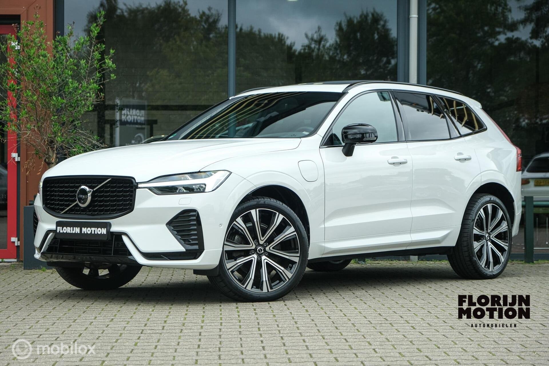 Volvo XC60 2.0 T6 Plug-in hybrid AWD Plus Dark Longe Range |, Automaat, Gebruikt, 4 cilinders, Leder en Stof