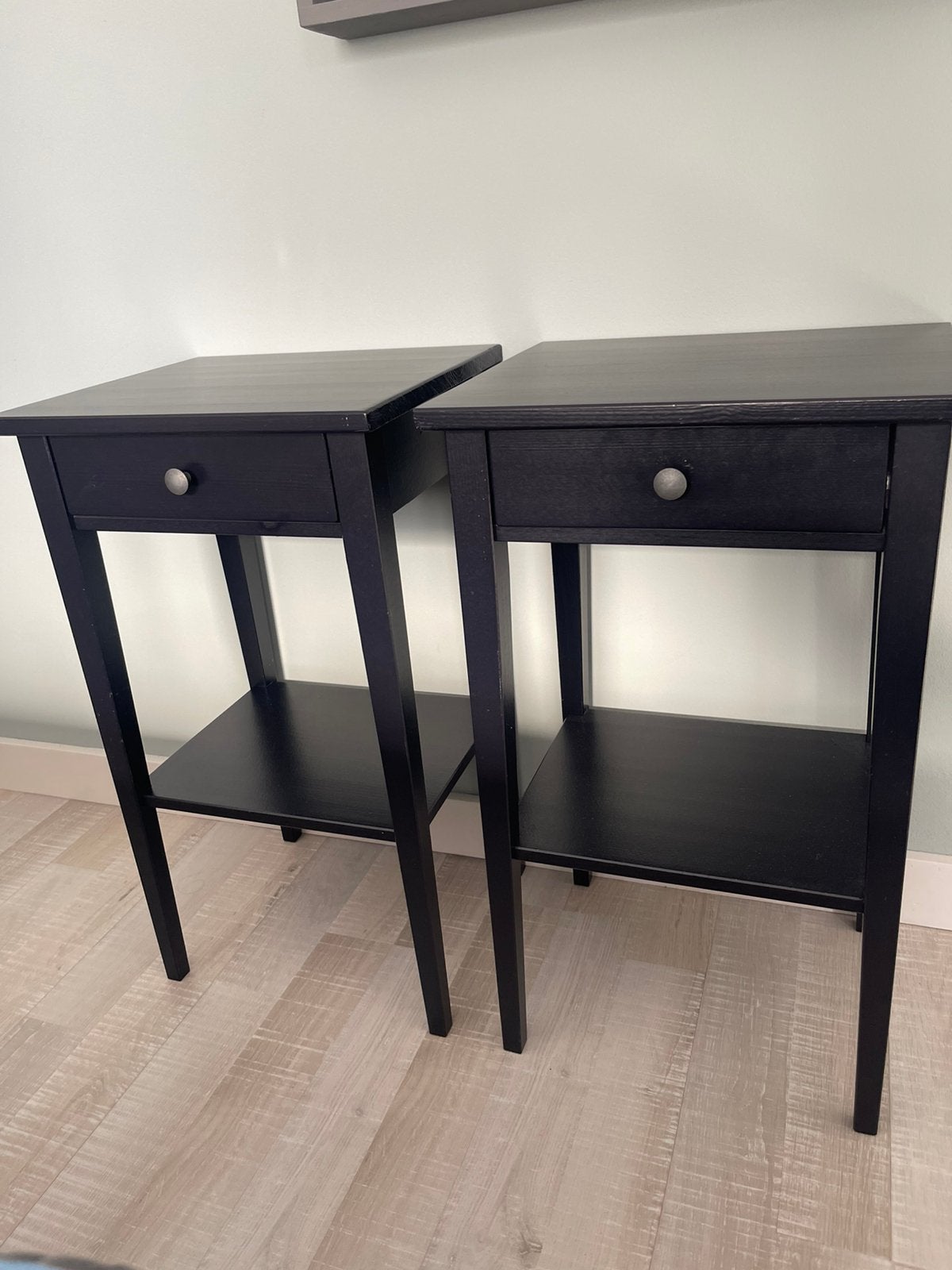 Twee zwarte nachtkastjes van Hemmes Ikea, Huis en Inrichting, Ophalen of Verzenden, Zo goed als nieuw, 45 tot 65 cm, 70 cm of meer