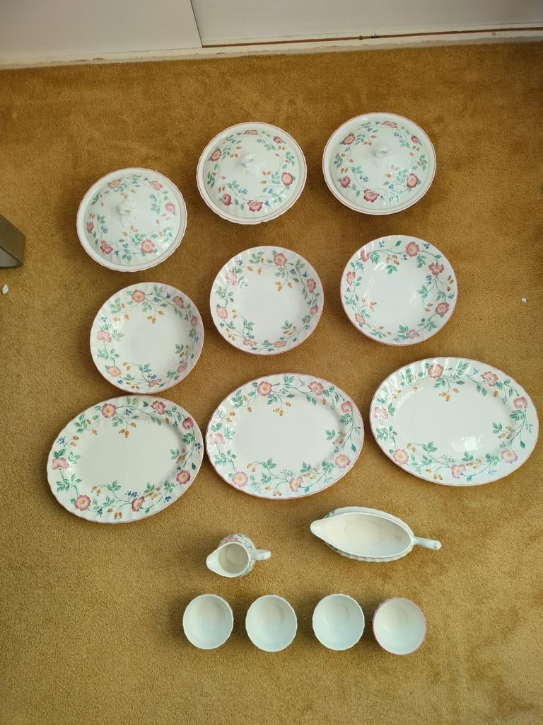 Servies , Briar Rose , Churchill, Chartwell collection, Huis en Inrichting, Keuken | Servies, Schaal of Schalen, Overige stijlen