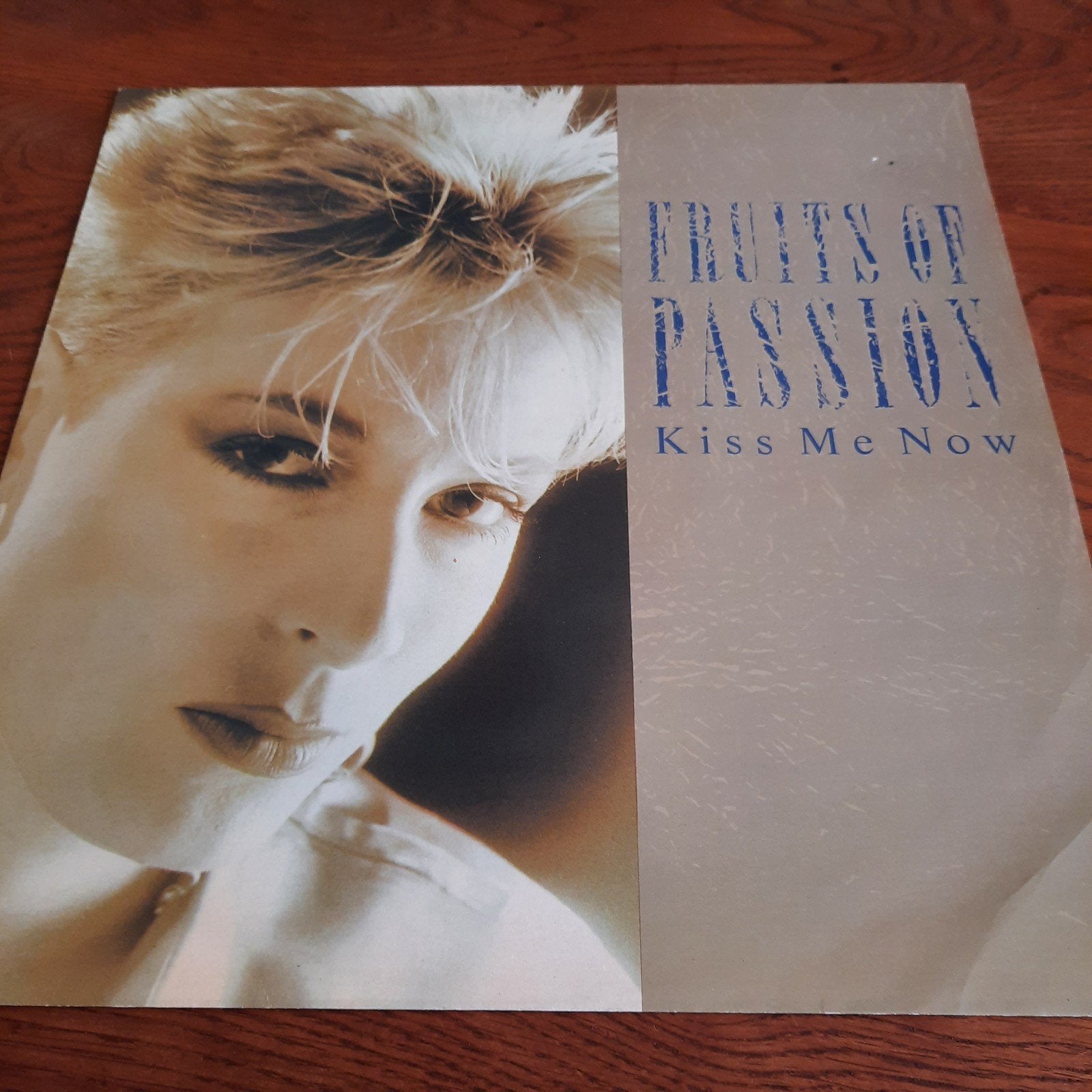 Fruits of Passion - Kiss Me Now (Maxi-Single 1986), Ophalen of Verzenden, Gebruikt, 12 inch, Pop