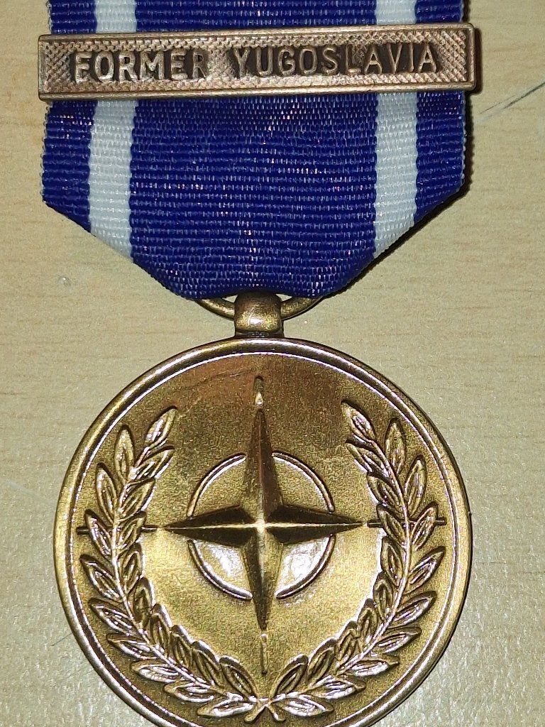 Medaille former Yugoslavia, Ophalen of Verzenden, Landmacht, Nederland, Lintje, Medaille of Wings