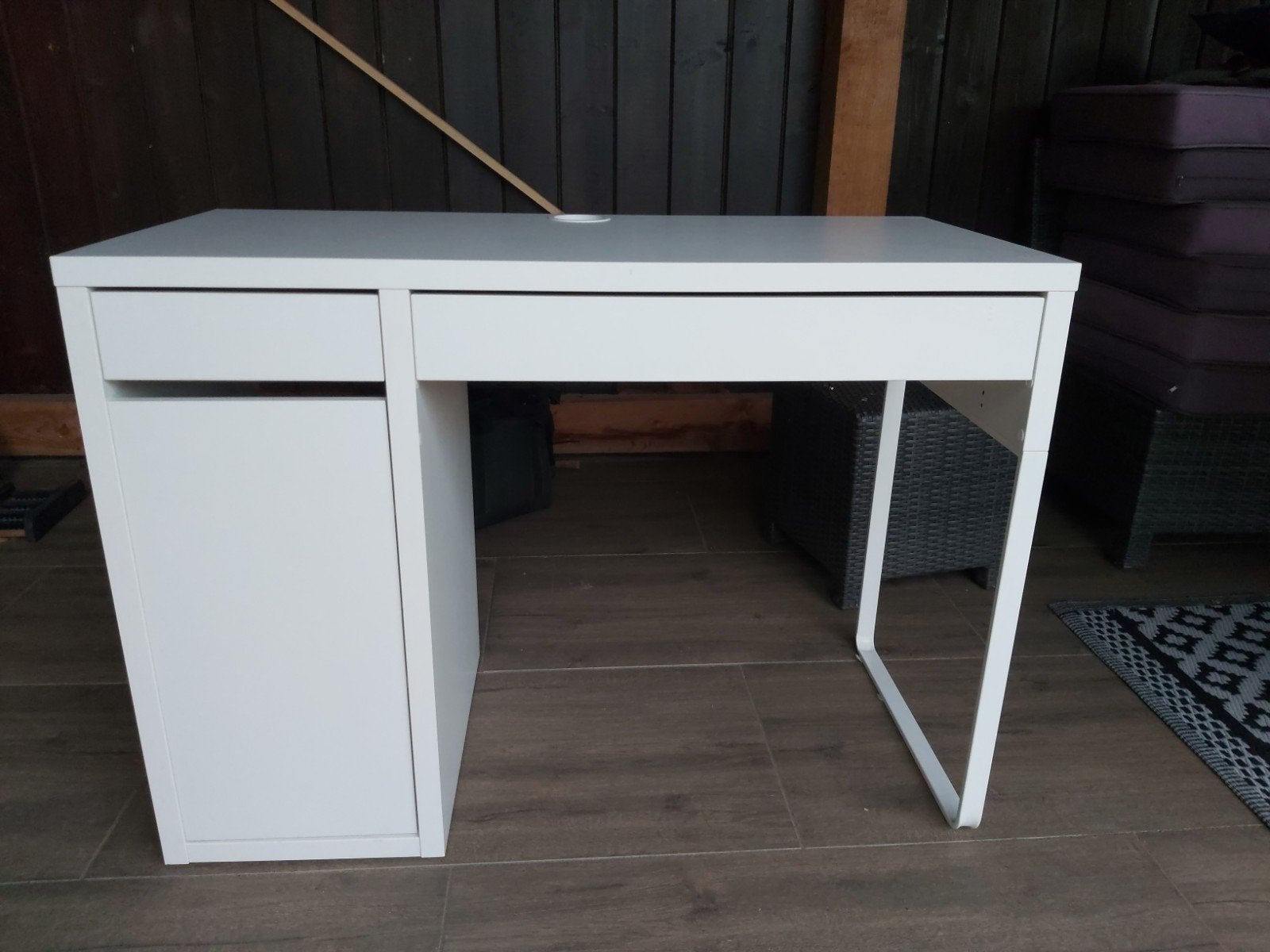 MICKE Bureau wit, Huis en Inrichting, Bureaus, Ophalen, Zo goed als nieuw, Kinderbureau