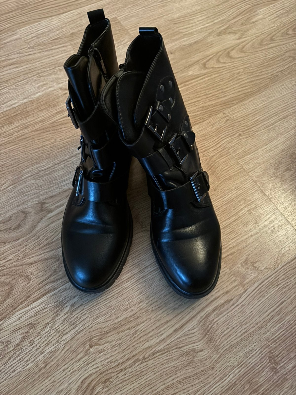 Zwarte laarsjes met gespen en studs maat 41, Ophalen of Verzenden, Nieuw, Zwart