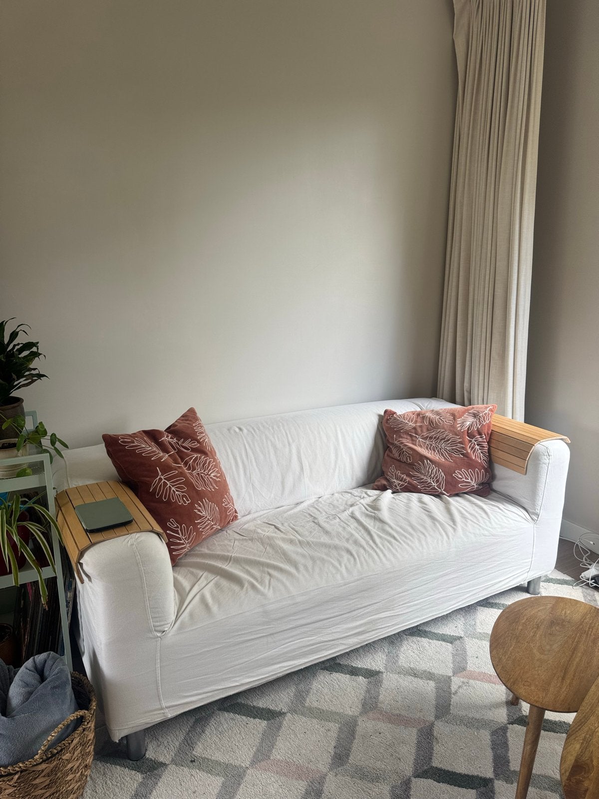 GRATIS: Comfortabele witte bank, Ophalen, Gebruikt, Driepersoons, 75 tot 100 cm