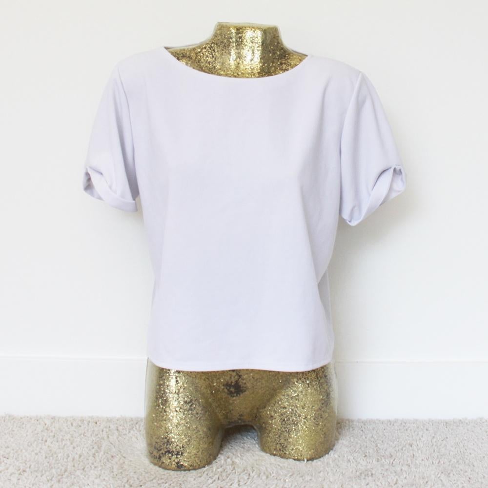 Jutka & Riska Shirtje (M) - 49 € 20,-, Kleding | Dames, T-shirts, Zo goed als nieuw, Maat 38/40 (M), Beige, Korte mouw, Ophalen of Verzenden