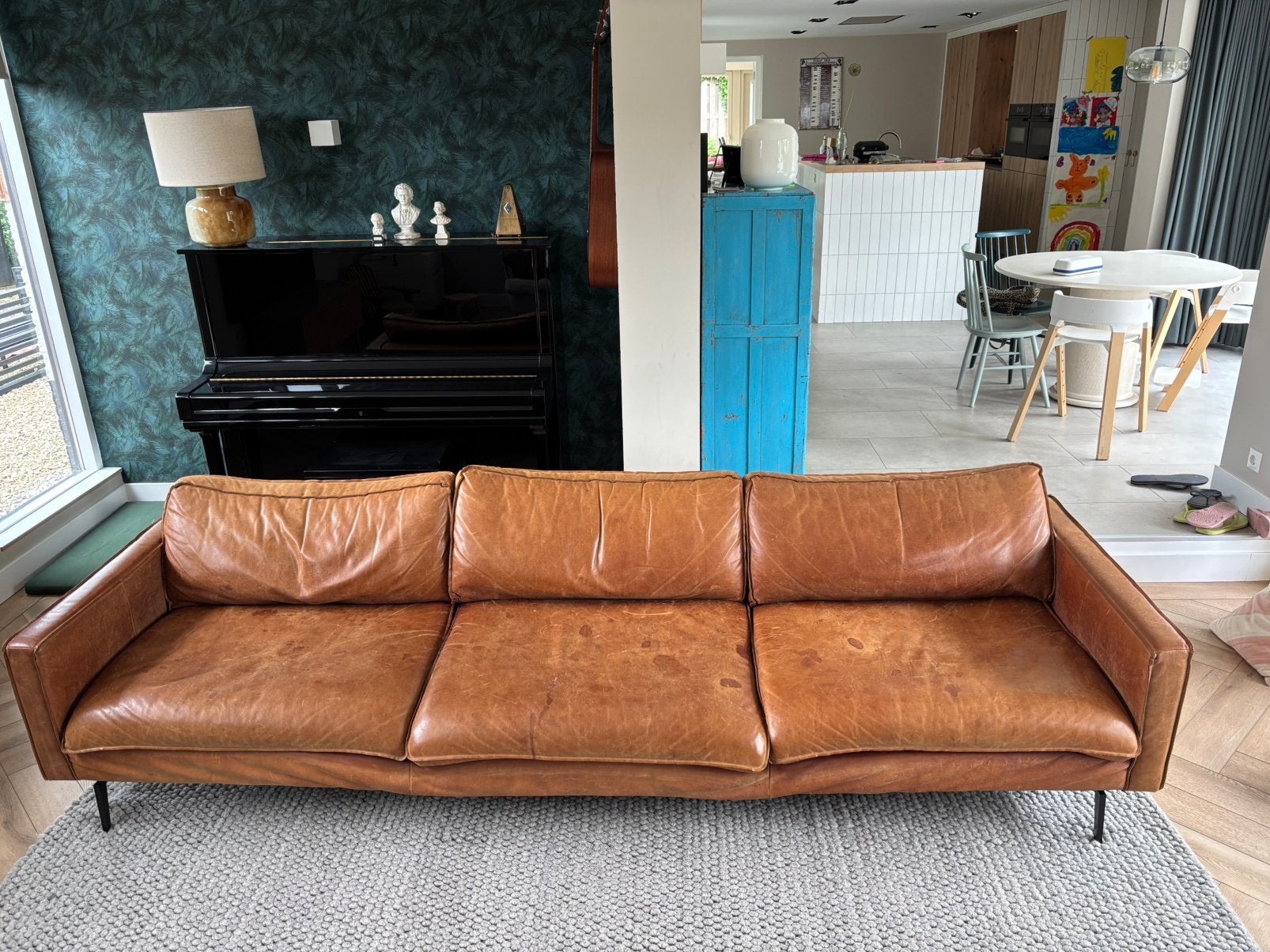 Gratis ophalen: grote Cognac kleur leren bank, Ophalen, 250 tot 300 cm, Gebruikt, Rechte bank