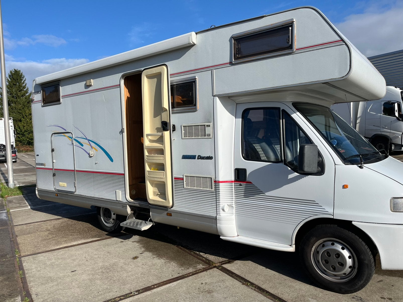 Fiat ducato camper 2.5 tdi 6 persoon met grote garage, Alkoof, 6 tot 7 meter, Particulier, Adria