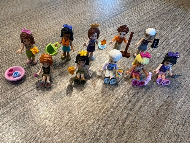 10 lego friends poppetjes met leuke accessoires (zie foto's, Lego, Nieuw, Friends, Ophalen of Verzenden