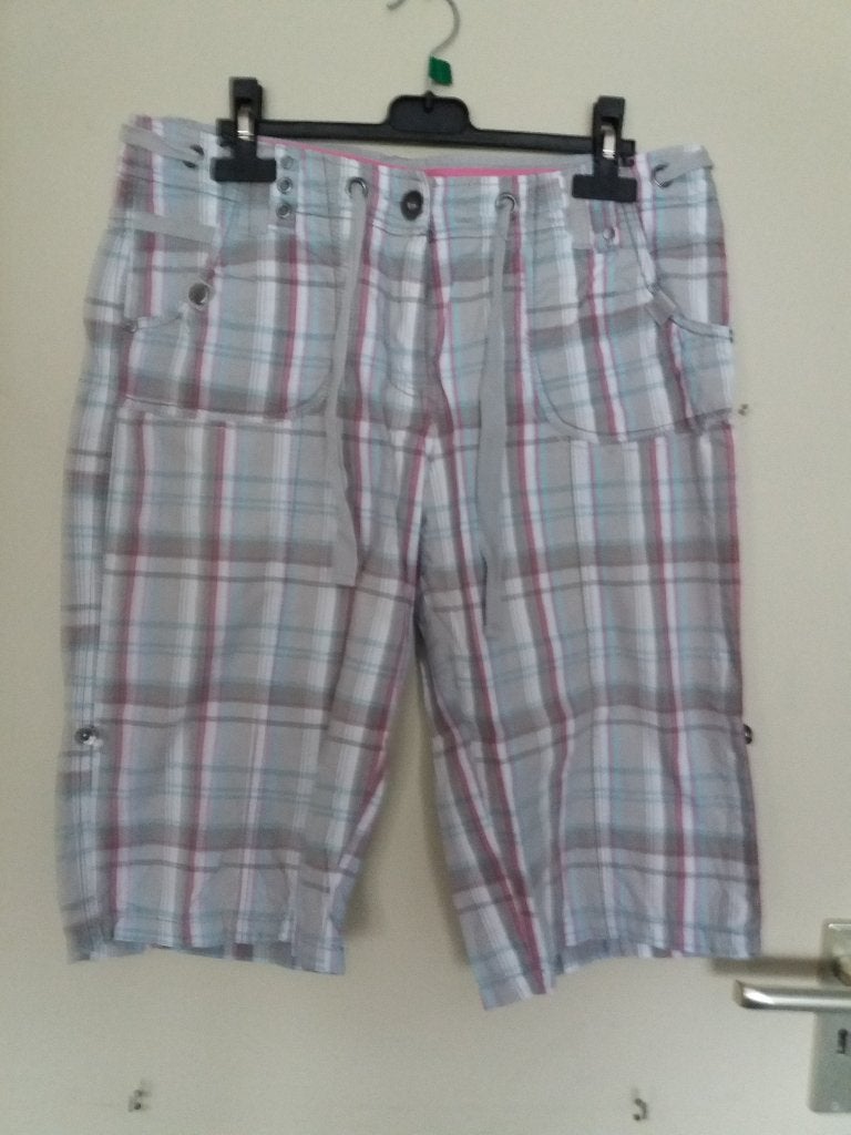 Een geruite korte broek, met verstelbare pijpen., Maat 38/40 (M), Overige kleuren, Kort, Miss Etam.
