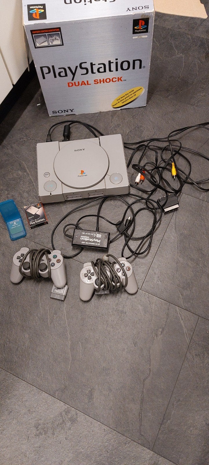 PlayStation 1 Compleet in Doos + 2 Controllers & 7 Games, Spelcomputers en Games, Ophalen of Verzenden, Gebruikt, Met 2 controllers