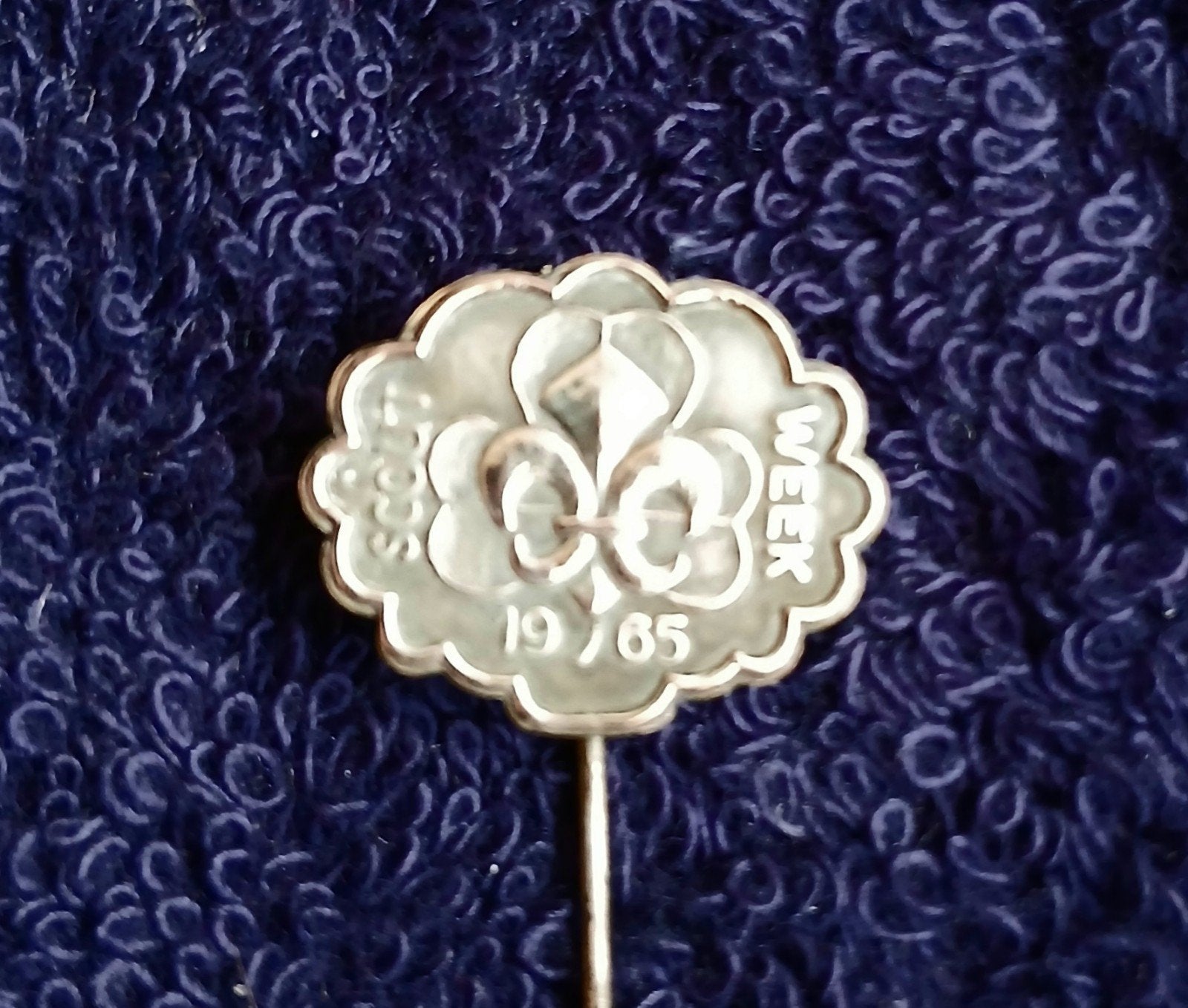 Scounting Zilverkleurig Speldje 1965 Scount Week 1965, Ophalen of Verzenden, Zo goed als nieuw, Overige onderwerpen, Speldje of Pin