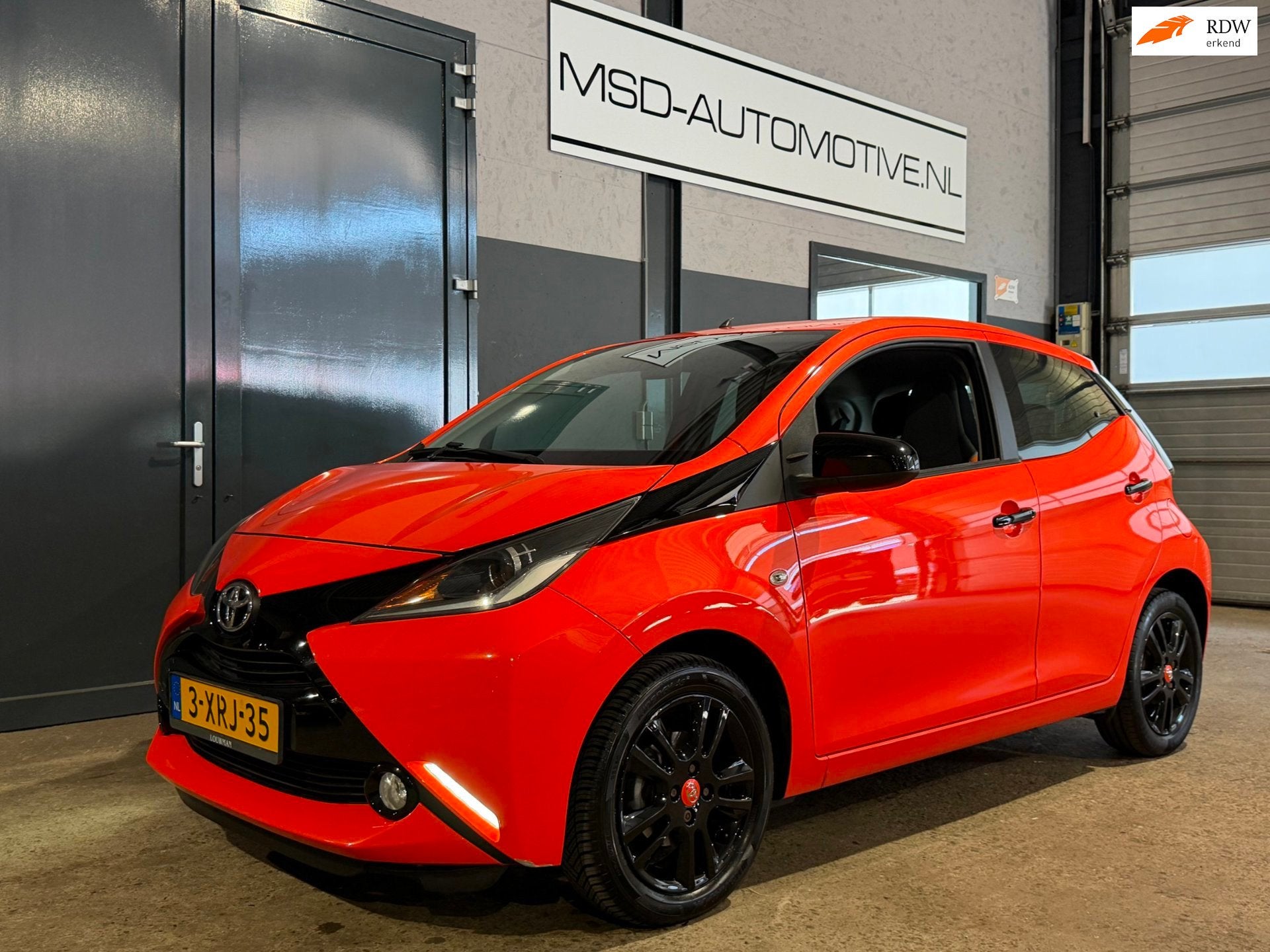 Toyota Aygo 1.0 VVT-i x-cite Sportvelgen Airco 2e Eigenaar N, Voorwielaandrijving, Euro 5, Gebruikt, Overige kleuren