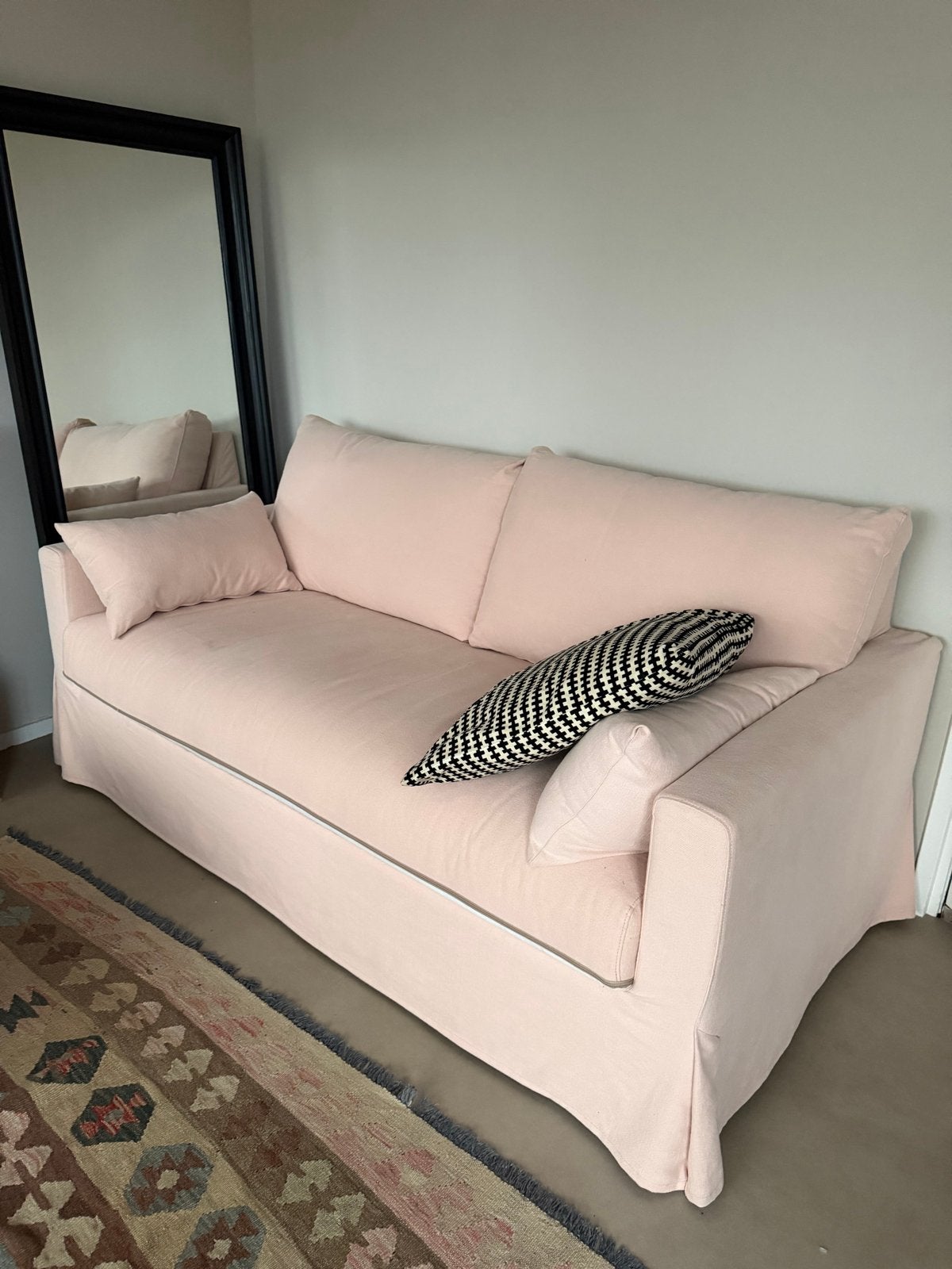 Hyltarp - Roze tweepersoons slaapbank - Zo goed als nieuw, Ophalen, 150 tot 200 cm, Tweepersoons, 75 tot 100 cm