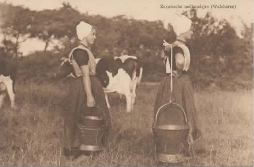 Zeeland 33 klederdrachten melkmeisjes Walcheren, Verzenden, Voor 1920, Ongelopen, Zeeland