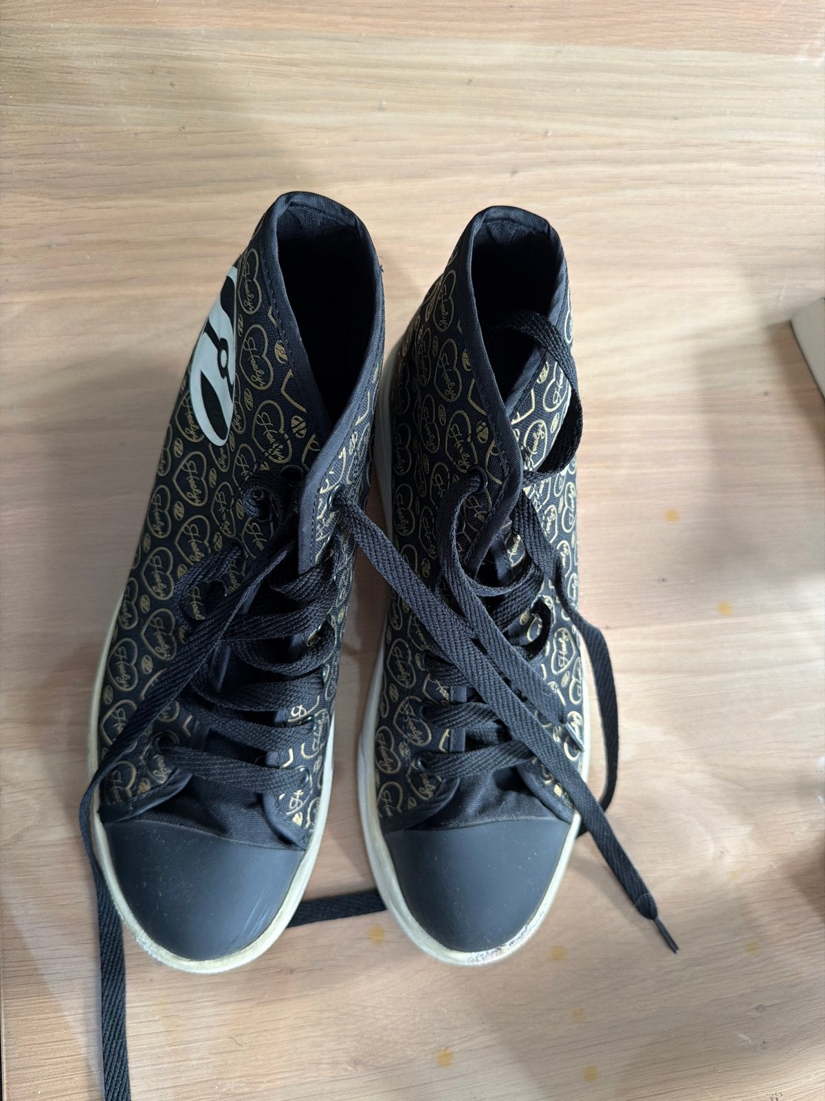 Heelys rolschoenen maat 39 - Zwart met gouden hartjes, Ophalen, Zo goed als nieuw