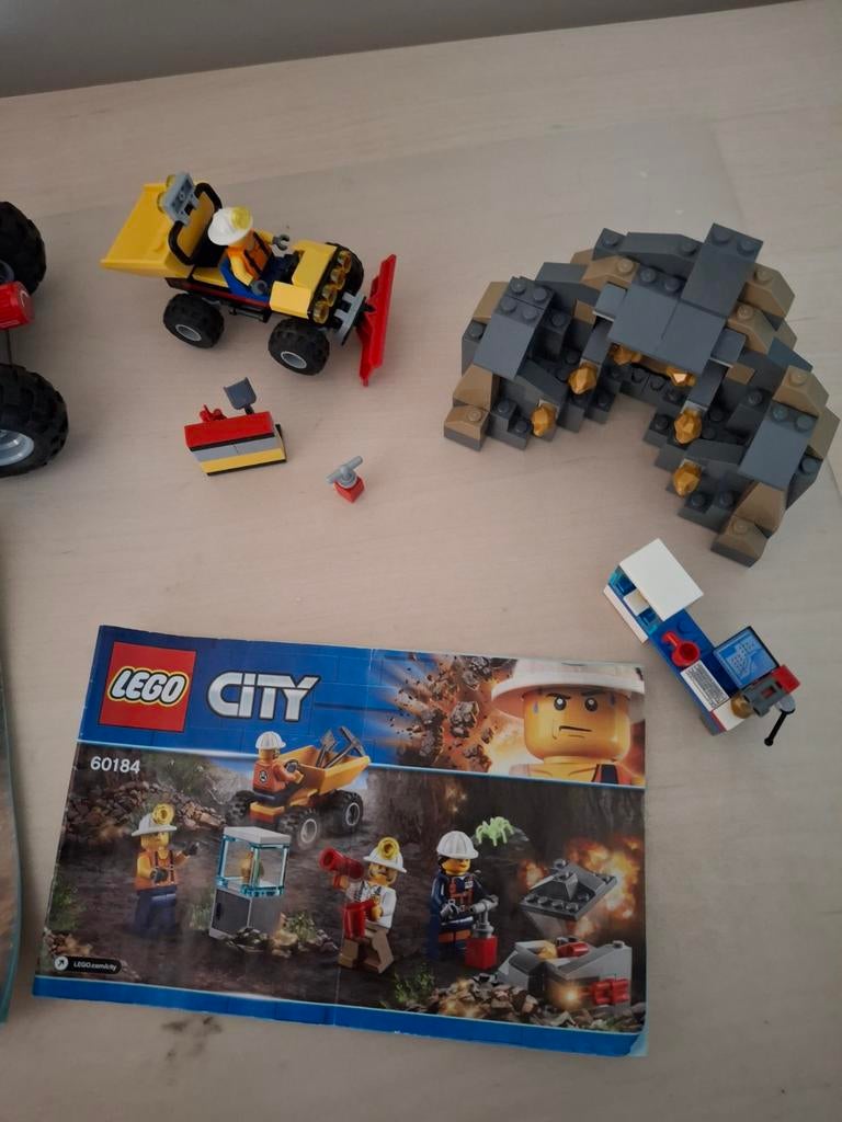 Lego City 60186 & 60184 (niet compleet) met boekjes, Lego, Accessoire, Ophalen of Verzenden, Meerdere sets