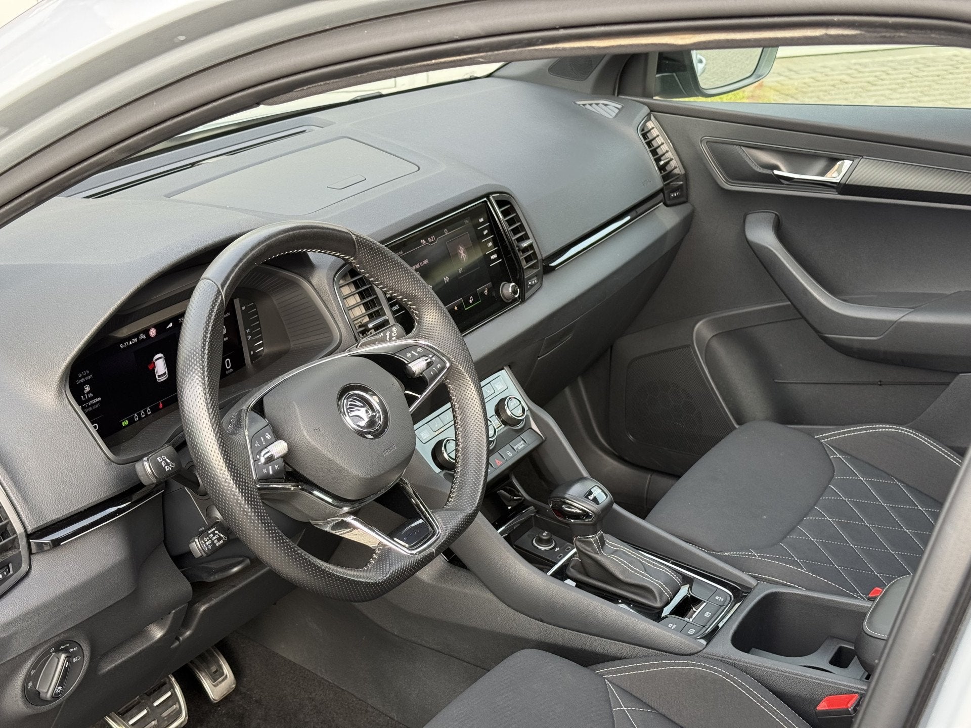 Skoda Karoq 1.5 TSI ACT Sportline Business Trekhaak | Camera, Stof, 4 cilinders, 1317 kg, Karoq