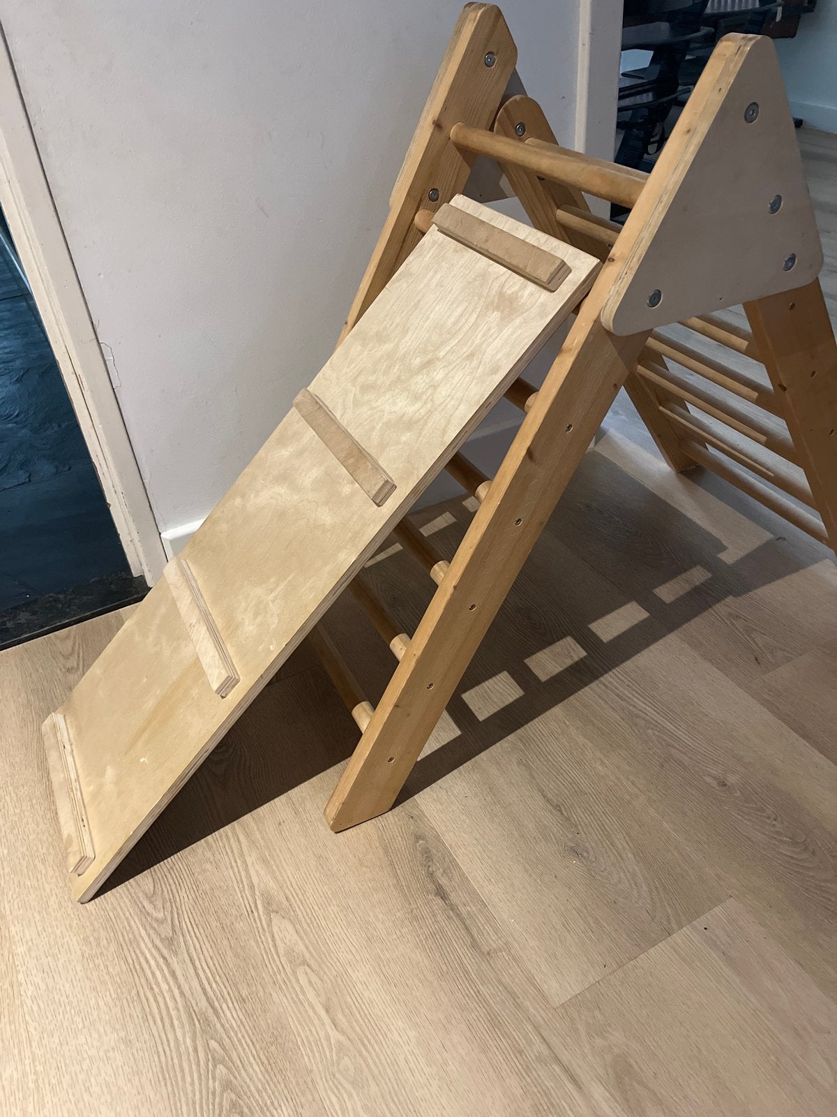 Klimtoestel Driehoek met Glijbaan/Klimplank hout montessori, Ophalen, Zo goed als nieuw, Klimwand