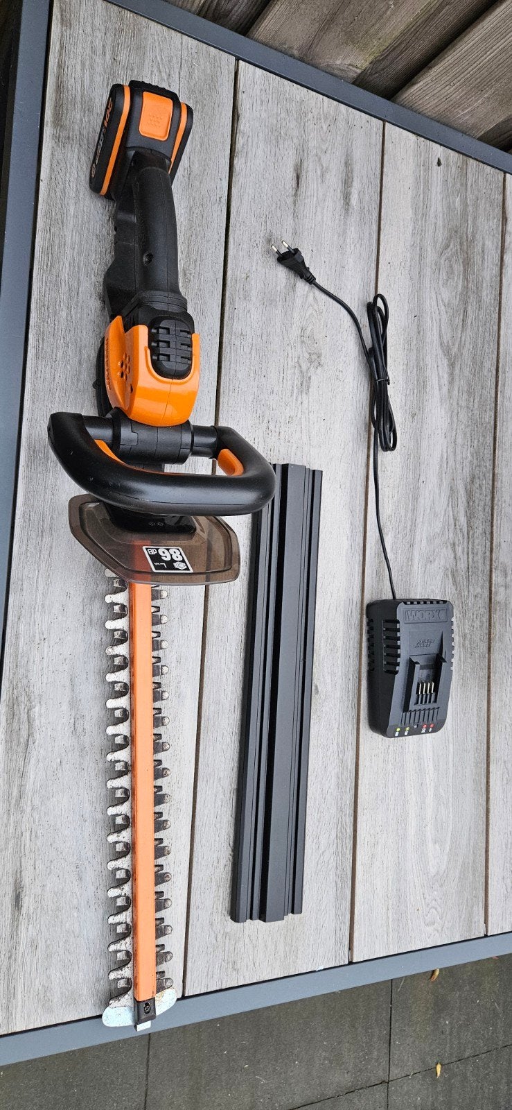 Worx accu heggenschaar WG261E, Tuin en Terras, Ophalen, Zo goed als nieuw, Accu, WORX