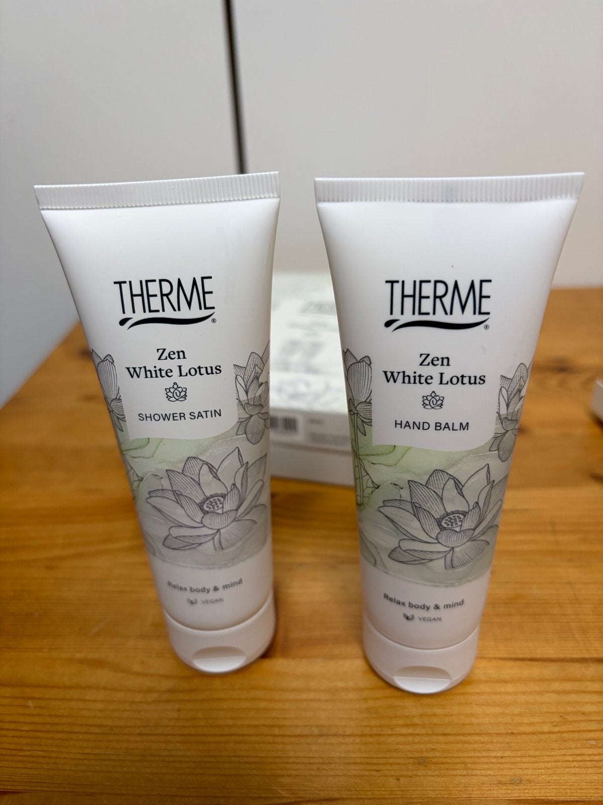 Therme Zen White Lotus Cadeauset - Douche & Handbalsem, Sieraden, Tassen en Uiterlijk, Ophalen of Verzenden, Nieuw, Overige typen