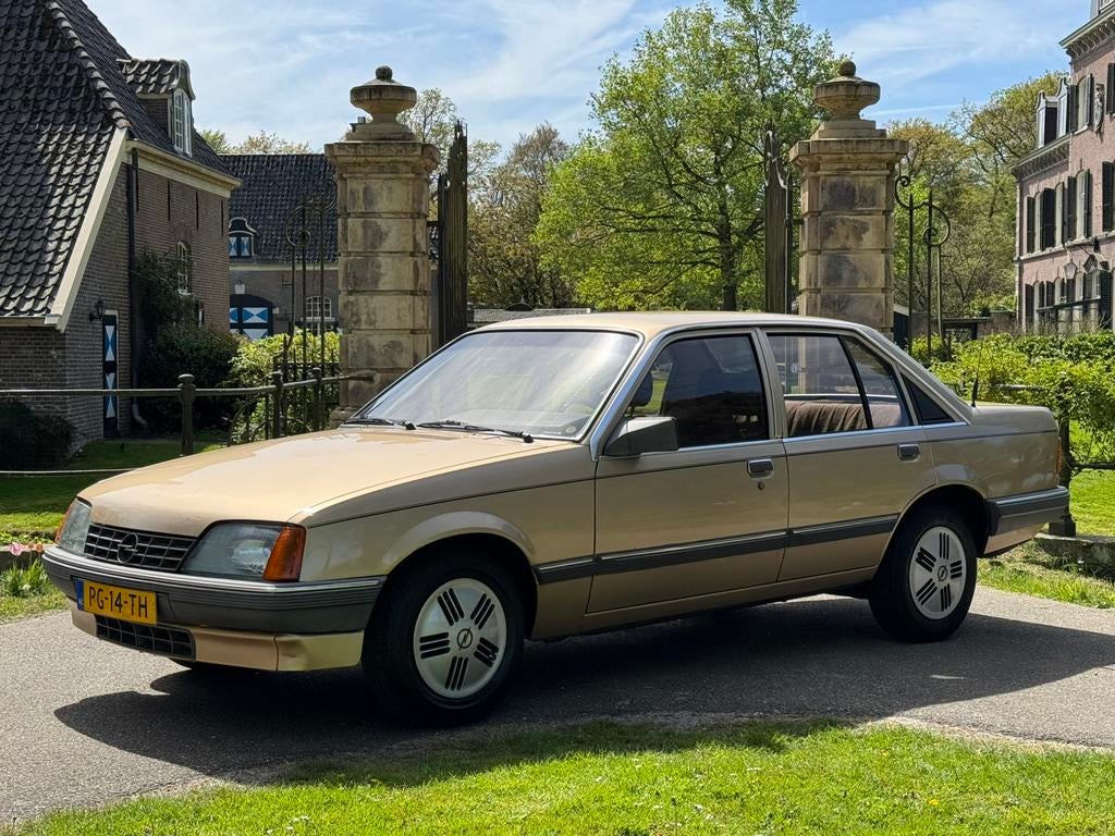 Opel Rekord 2.0 S OLDTIMER 1986 WEGENBELASTING VRIJ, Auto's, 1250 kg, Overige modellen, 4 cilinders, 1108 kg