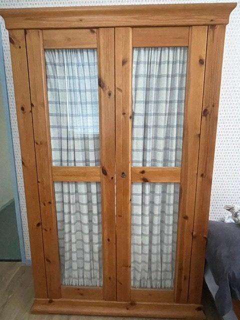 grenen kledingkast, Ophalen, Met deur(en), Gebruikt, 100 tot 150 cm