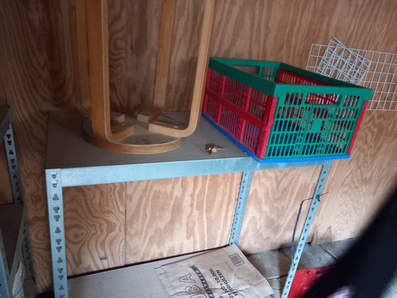 Houten standaard 2 stuks en opvouwbare krat. gratis, Ophalen