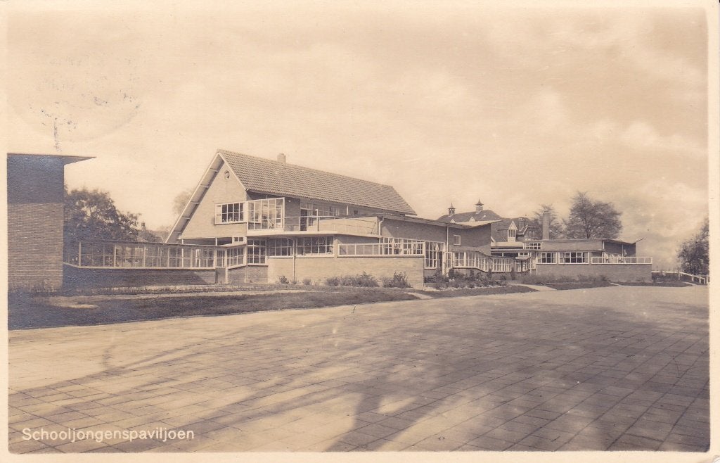 Alphen a/d Rijn Ansichtkaart Schooljongenspaviljoen. 1952, Verzamelen, Ophalen of Verzenden, 1940 tot 1960, Gelopen, Zuid-Holland