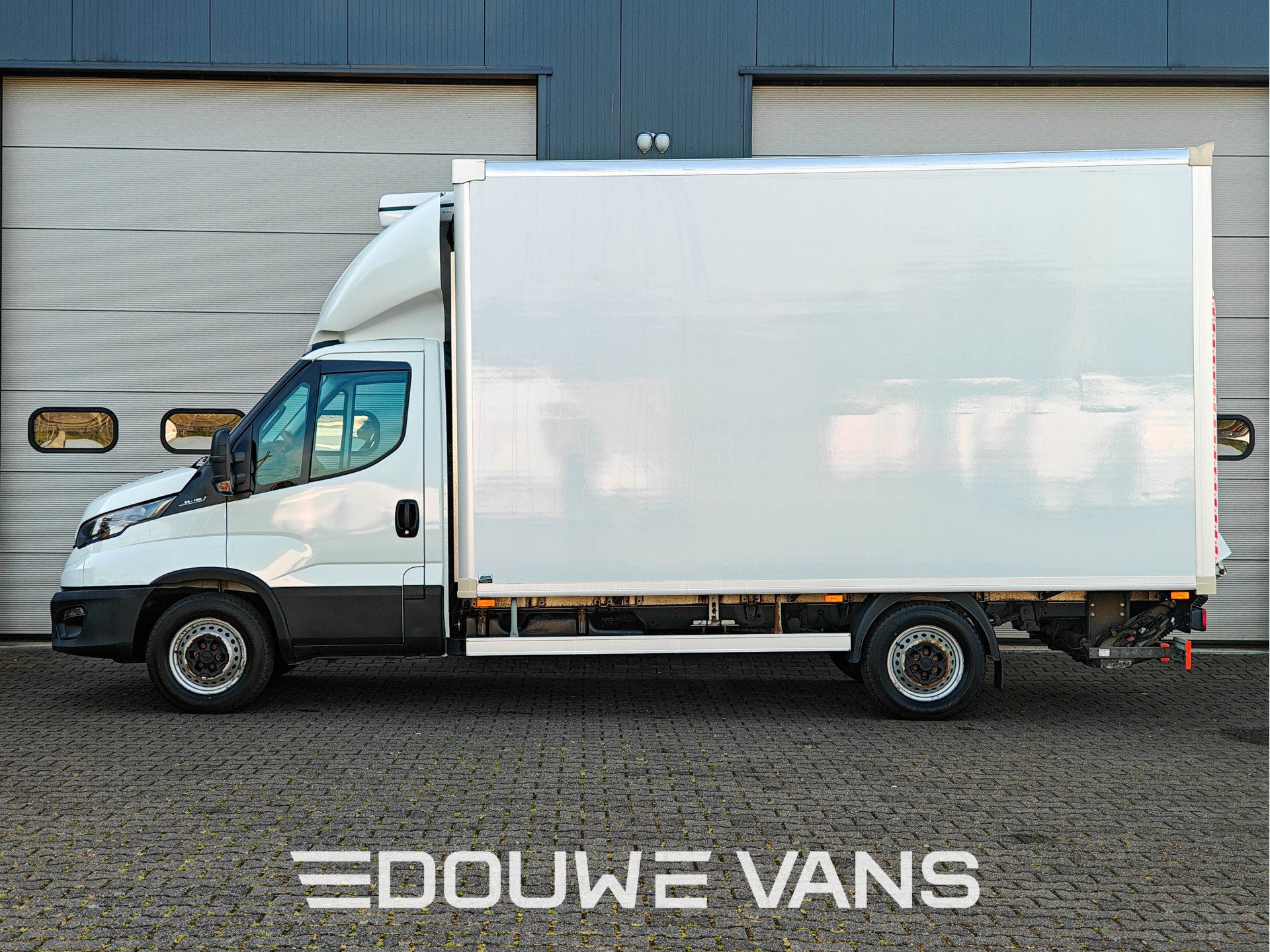 Iveco Daily 35-160 2.3 Koelwagen Airco Laadklep DAB Geveerde, Stof, Gebruikt, Zwart, Iveco