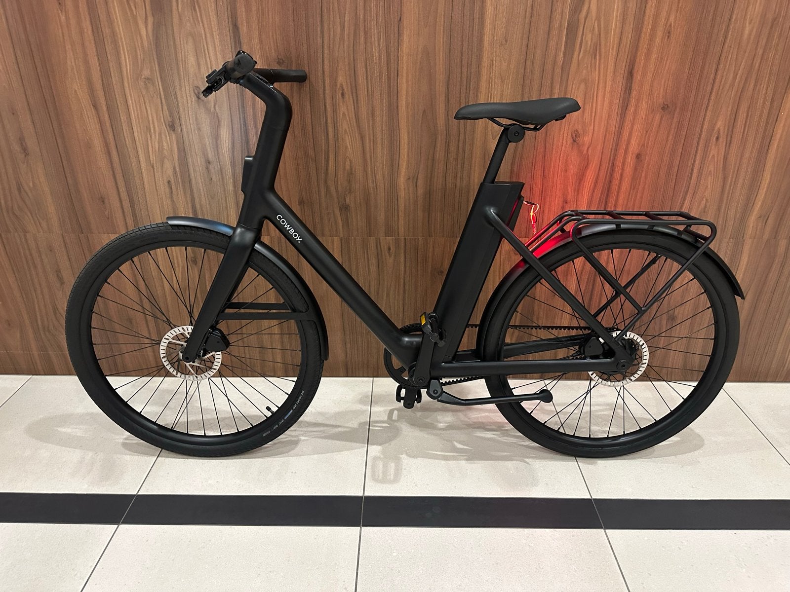 Cowboy 4 ST Zwart – Nieuw Frame – Remupgrade – 2 Sleutels, Ophalen, Zo goed als nieuw, 51 tot 55 cm, 50 km per accu of meer