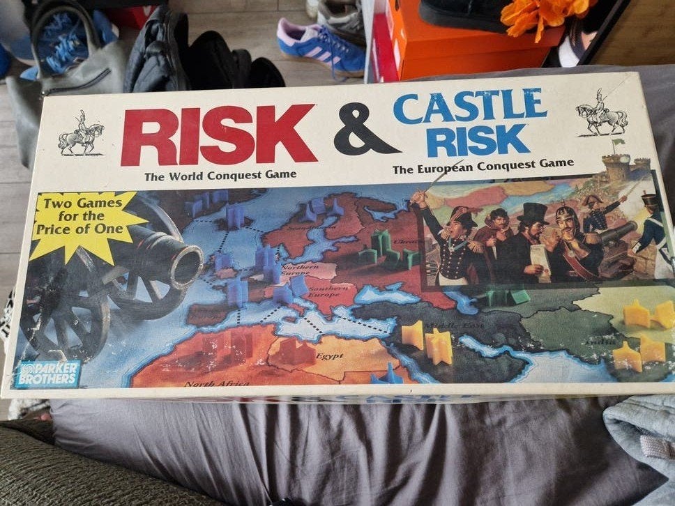 Risk & Castle Risk - Het Wereldveroveringsspel, Vijf spelers of meer, Ophalen of Verzenden, Gebruikt, Parker Brothers